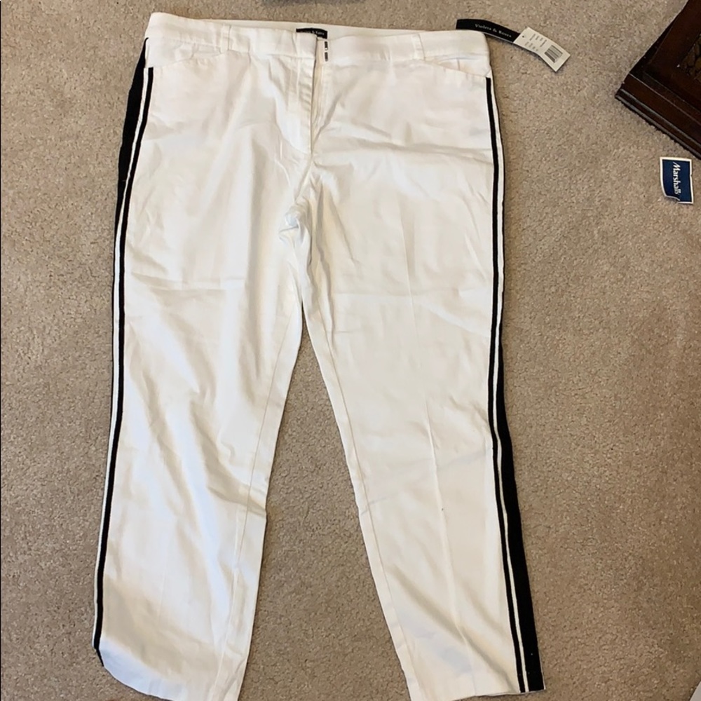 White cropped striped pants